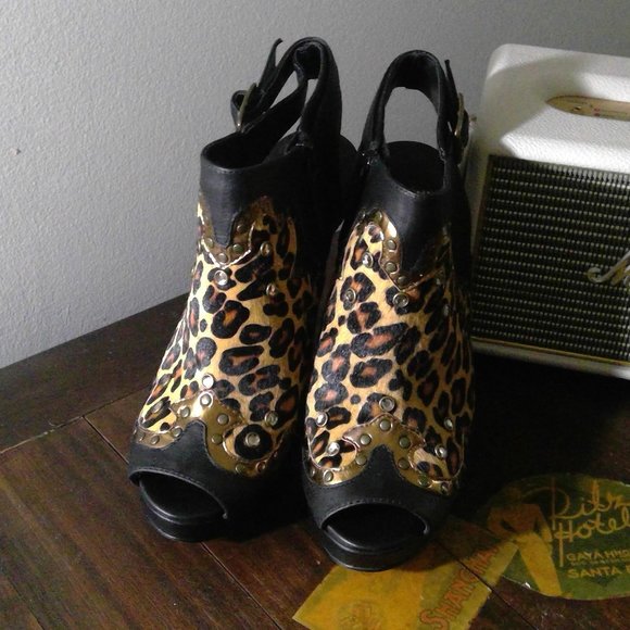 REBA Shoes - Reba Peep toe Sandals in Bronco Size 8